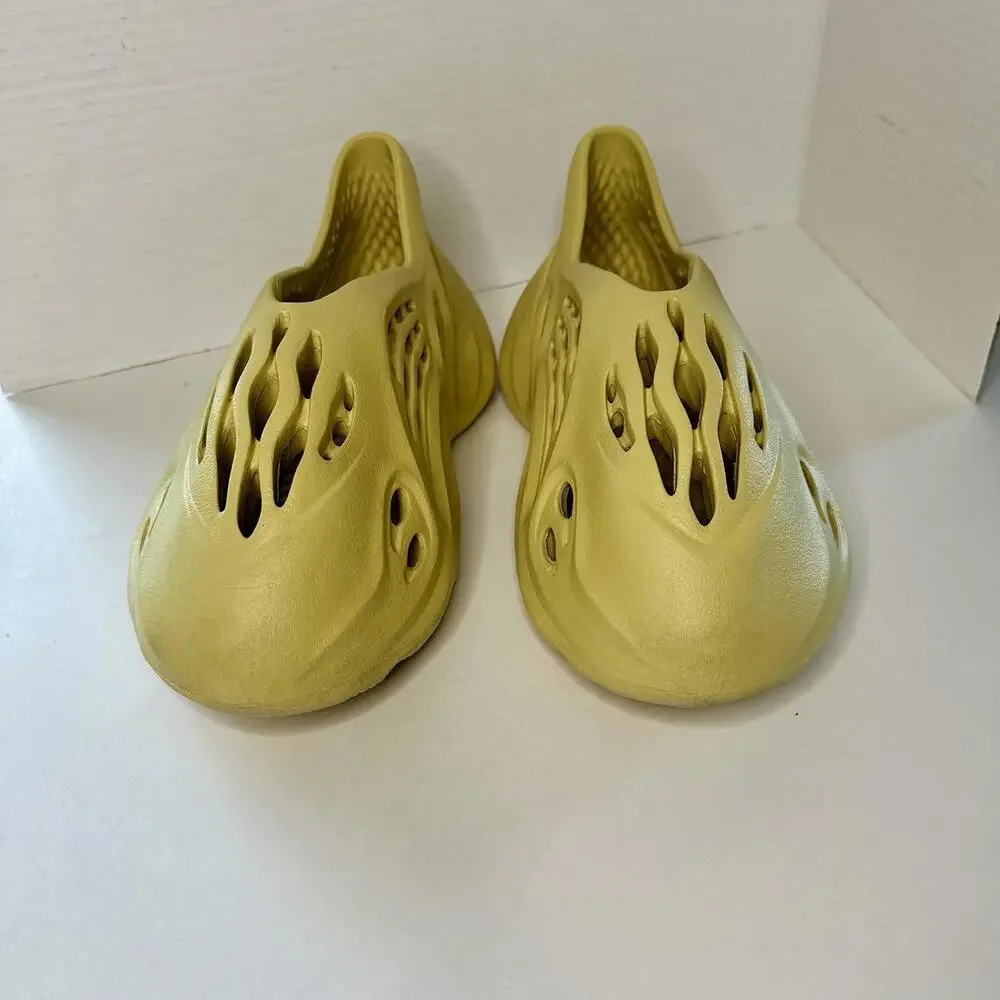 🥂SOLD🥂Adidas Yeezy Foam RNNR Runner in Sulfur, Size 8 - Picture 2 of 9